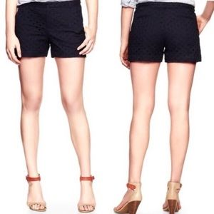 GAP 6 navy circle eyelet shorts